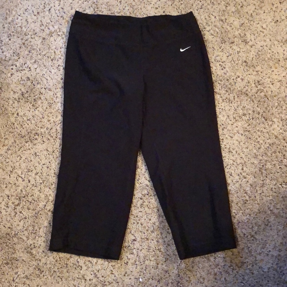 Nike cropped yogas